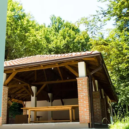 Lesnik Vacation Lodge *